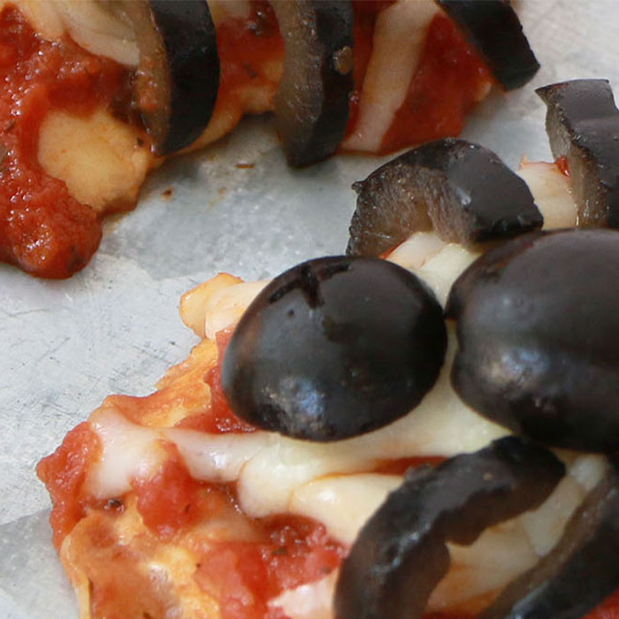 Olive Spider Pizza Bites - Snack Factory